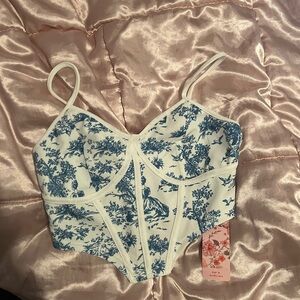 Tank-top crop and long pencil slit skirt